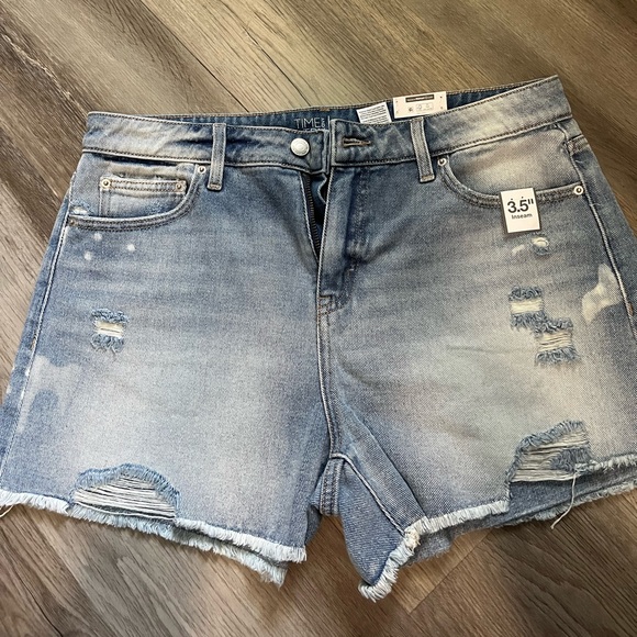 Distressed jean shorts - Picture 3 of 3